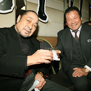 左からザ・グレート・カブキ、藤波辰爾