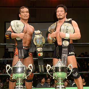 GHCタッグ選手権試合、ベルトを防衛した杉浦貴、田中将斗(左)組