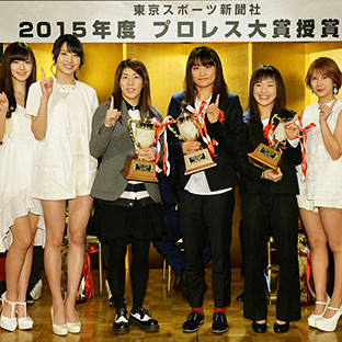 ℃-uteと（左）から吉田沙保里、伊調馨、登坂絵莉