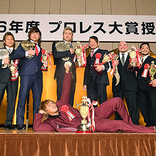 ＭＶＰ内藤哲也ら