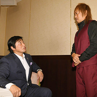 (左から)小橋建太、内藤哲也