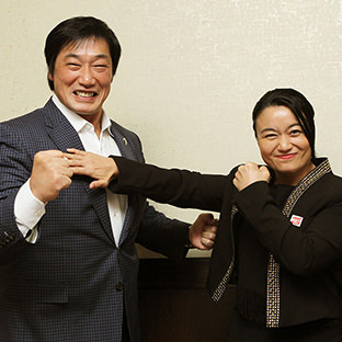 （左から）小橋建太、里村明衣子