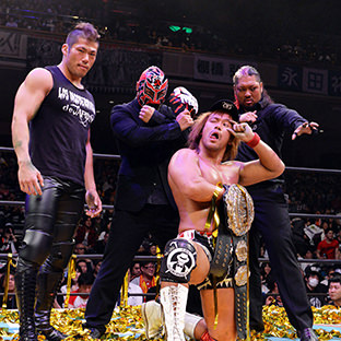 内藤哲也（中央）