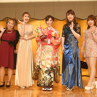 （左から）トトロさつき、星ハム子、雪妃真矢、藤本つかさ、世羅りさ、松本都、ジュリア