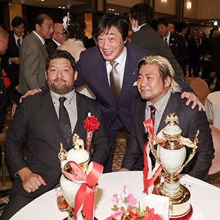 小橋建太（中）と石川修司（左）と諏訪魔