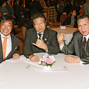 （左から）小橋建太、天龍源一郎、グレート小鹿