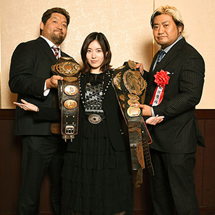 （左から）石川修司、松井珠理奈、諏訪魔