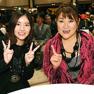 山田邦子(右)と松井珠理奈