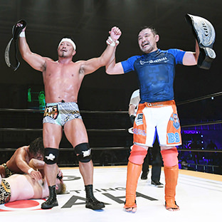 新王者になった杉浦貴(左)、桜庭和志