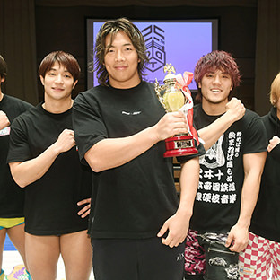 (左から)小嶋斗偉、上野勇希、竹下幸之介、MAO、勝俣瞬馬