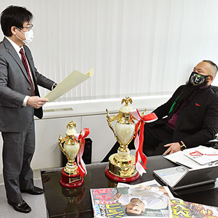 グレート-O-カーン(右)