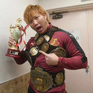 殊勲賞を受賞した宮原健斗