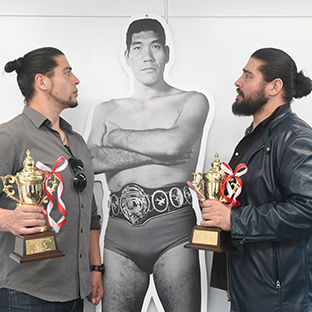 新人賞を受賞した斉藤ブラザーズ(左から斉藤レイ、斉藤ジュン)