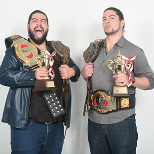 新人賞を受賞した斉藤ブラザーズ(左から斉藤レイ、斉藤ジュン)