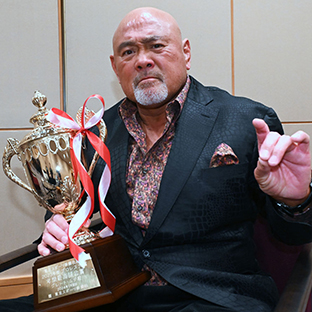 年間最高試合賞を受賞したグレートムタの代理人・武藤敬司