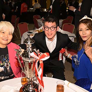 (左から)ダンプ松本、青木真也、ブル中野