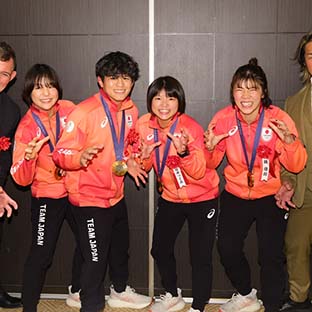 (左から)ボルチン・オレッグ、藤波朱理、清岡幸大郎、桜井つぐみ、鏡優翔、棚橋弘至