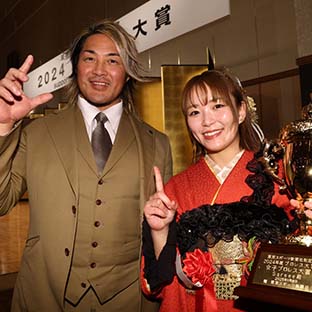 (左から)棚橋弘至、Sareee