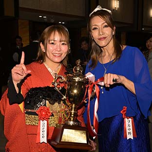 Sareee(左)とブル中野