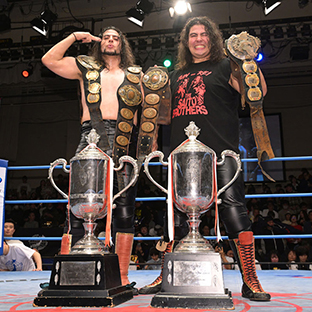 世界最強タッグリーグを優勝した斉藤ブラザーズ(斉藤ジュン(左)と斉藤レイ)