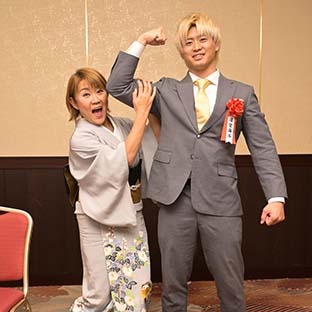 山田邦子(左)と清宮海斗