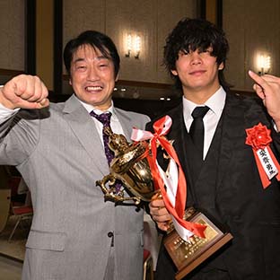 小橋建太(左)と安齊勇馬