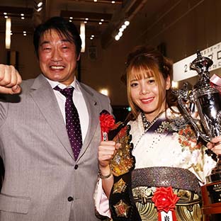 小橋建太(左)と岩谷麻優