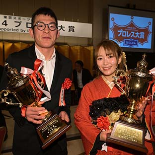 青木真也(左)とSareee