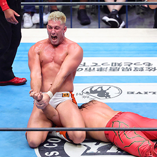 辻陽太を攻めるザック・セイバーJr.