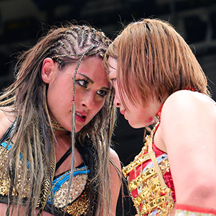 ジュリアとSareee(右)