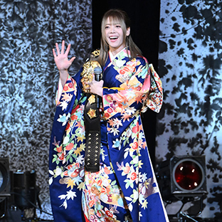 映画「家出レスラー」をPRしに登場した岩谷麻優