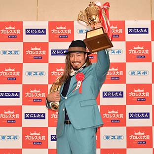 年間最高試合賞を受賞した辻陽太