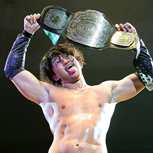 ベルトを奪取したOZAWA