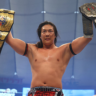 NEVER無差別級&AEWインターナショナルダブル選手権試合を制した竹下幸之介