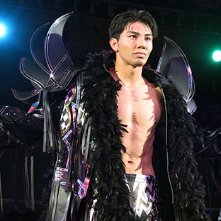 入場する武知海青